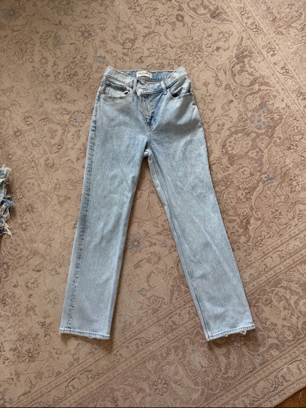 Abercrombie & Fitch The 90’s Straight Ultra High Rise Jeans